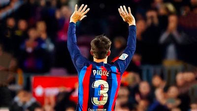 ماركا الإسبانية : والدا بيكيه يتهمان شاكيرا بالتسبب في اعتزاله كرة القدم