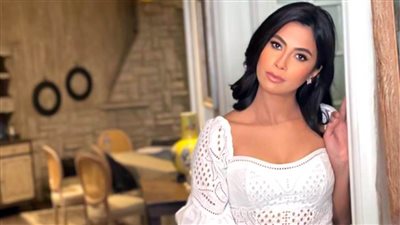 روبي ربة منزل وتمتلك بيوتي سنتر ضمن أحداث فيلم جروب الماميز 