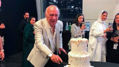 بالصور .. عمر خيرت يتألق في متحف اللوفر بأبو ظبي ويحتفل بعيد ميلاده 