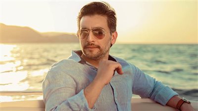 الحاكم اسم فيلم هاني سلامة الجديد الذي يعود به للسينما بعد غياب أكثر من 11 عامًا