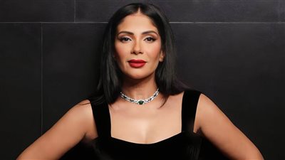 رمضان 2023 .. منى زكي تتخفى في زي رجالي وتتحدى عائلة زوجها بعد وفاته في تحت الوصاية