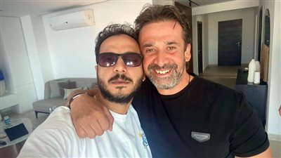 بيتر ميمي ينشر صورة تجمعه بـ كريم عبدالعزيز ويعلق : انتظروا إبراهيم الروبي صيف 2023