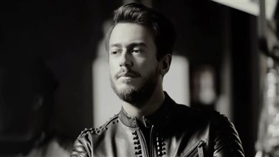 يجلس فى غرفة منفردة ويقرأ القرآن ويصلي .. أيام سعد لمجرد فى السجن