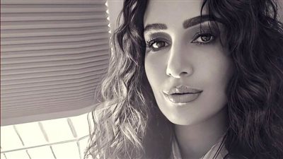 انتقادات واسعة لـ حلا شيحة بعد خلعها الحجاب وأنباء عودتها للتمثيل : بكره تلبسيه تانى وتعتزلي