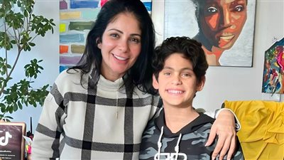 الطفل عمر شريف : بعتبر منى زكي أمي الثانية ولم أتوقع حب الناس لي بهذا الشكل