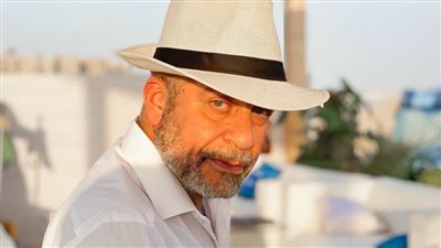 شريف منير يعمل في مجال الدعاية والإعلان ضمن أحداث مسلسله الجديد قائمة الأماني 