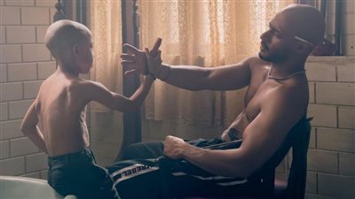 بالصور : محمد رمضان يكشف عن معاناته مع ابنه المصاب بالسرطان في فيلم ع الزيرو