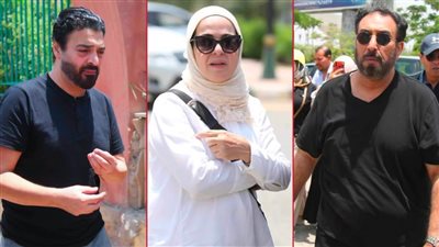 بالصور .. النجوم يودعون علاء عبدالخالق لمثواه الأخير وانهيار حميدي الشاعري وبكاء حسام حسني ومني عبدالغني 