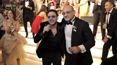 بالصور .. مصطفى قمر يحيي حفل زفاف ابنة المخرج شريف عرفة 