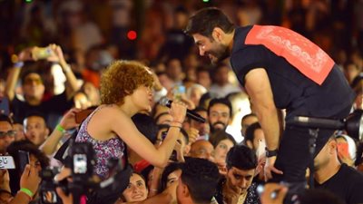 الألبوم الكامل .. صور تامر حسني فى حفل سيدى عبدالرحمن بالساحل الشمالى