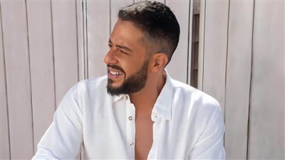 أدرينالين ومايني وتك .. أغاني لـ محمد حماقي حملت أسماء غريبة قبل لمون نعناع