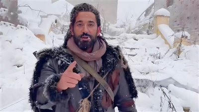 عمرو سعد يتناول معركة رومل وهزيمة ألمانيا في الحرب العالمية الثانية في فيلم الغربان 