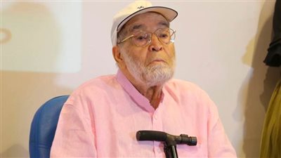 حسن يوسف من جنازة نجله : كان بيدخل مسابقات سباحة في النيل وفي الآخر غرق في مترين