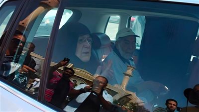 صورة : الظهور الأول لـ حسن يوسف وشمس البارودي في جنازة نجلهما عبدالله