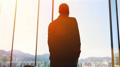 مسلسل غراميات رجل الأعمال الشهير لازال مستمراً والعروسة ممثلة معتزلة