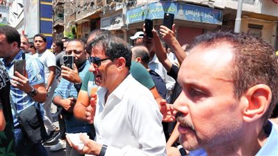 أحمد شيبة يودع والدته لمثواها الأخير بالإسكندرية ويتصدق بخروف على روحها