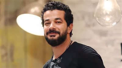 شريف سلامة صعيدي واسمه أدم ولدية القدرة على توقع الأحداث في مسلسله الجديد كف مريم 