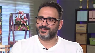 أكرم حسني : طول الوقت كان نفسي أبقى حاجة في الفن والناس تعرفنى وأبقى مشهور 