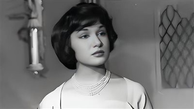 كاريمان .. عملت مطربة في الإذاعة واعتزلت الفن في قمة شهرتها 