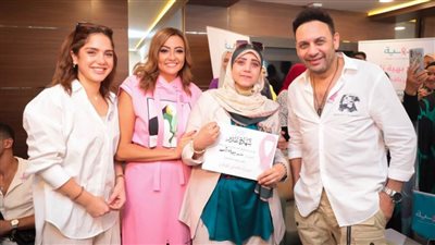 مصطفى قمر وأبطال أولاد حريم كريم يحتفلون بعرض الفيلم مع محاربات مستشفى بهية