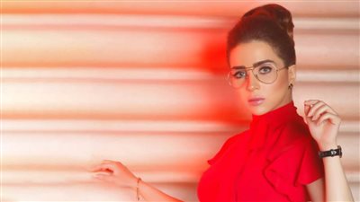 مفاجأة : مي عز الدين تقف للمرة الأولى على المسرح في موسم الرياض المقبل