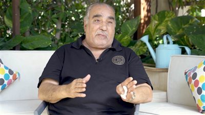 بالفيديو .. بعيدًا عن الفن : إعرف رحلة الحاج سيد صادق فى مجال التجارة