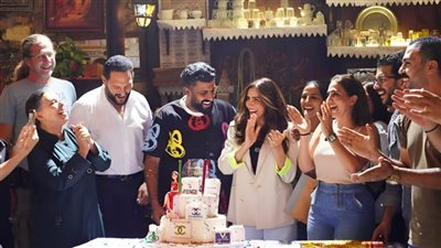 بالصور .. محمد سامي وأسرة مسلسل نعمة الأفوكاتو يحتفلون بعيد ميلاد مي عمر