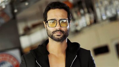 كريم فهمي يجسد شخصية روائي ضمن أحداث مسلسل 220 يوم رمضان 2024