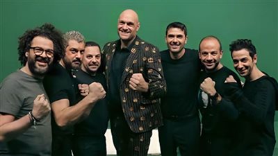 بطل الملاكمة تايسون فيوري مع أحمد عز وطارق العريان في كواليس ولاد رزق 3 بالرياض