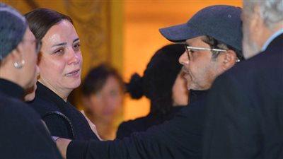 كريم عبدالعزيز ومحمد هنيدي وخالد النبوي وميرفت أمين ودنيا سمير غانم أبرز الحاضرين بعزاء أشرف عبدالغفور