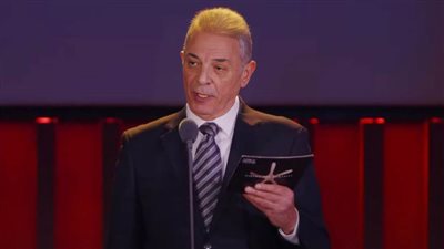 محمود حميدة في حفل افتتاح مهرجان الجونة : أتمنى أفلامنا تكون صمودًا ودعمًا للإنسانية