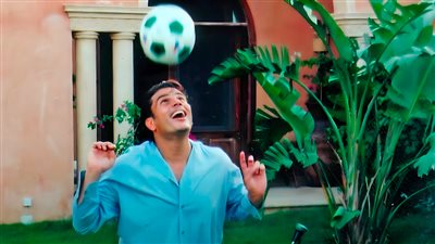 عمرو دياب : كنت لاعب كرة قدم في بور سعيد قبل الغناء وعندي إصابة في ركبتي 