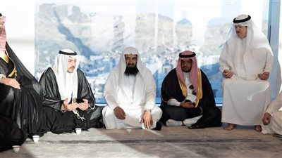 بالصور .. أول عقد قران في المصلى المعلق أمام الحرم المكي بعد إدراجه في موسوعة جينيس