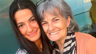 تارا عماد تعلن إقامة عزاء والدتها يوم الثلاثاء المقبل بمسجد الشرطة