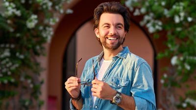 شريف رمزي طبيب مخ وأعصاب ضمن أحداث مسلسل خالد نور وولده نور خالد رمضان 2024