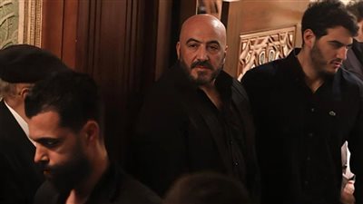 بالصور .. النجوم يؤدون واجب العزاء في شقيقة مجدي الهواري