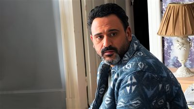 أغنية بابا جه لـ أكرم حسني تقترب من نصف مليون مشاهدة في أقل من 24 ساعة