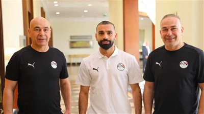 شاهد بالصور .. نيولوك محمد صلاح فى معسكر المنتخب مع حسام وإبراهيم