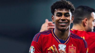 بالتفاصيل .. حكاية 17 سنة فى حياة البيبي ستار لامين يامال