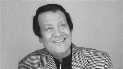 محمد رشدي .. صدفة أنقذته من الموت وأجرى عملية تجميل بوجهه 