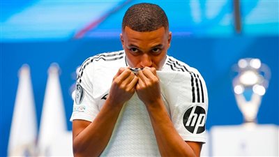 كيليان مبابي يحتفل بتحقيق حلم الطفولة وسط 80 ألف مشجع في سانتياجو برنابيو 