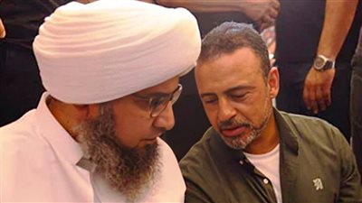 بحضور الحبيب الجفري ونجوم الإعلام .. تشييع جثمان والدة الداعية مصطفى حسني