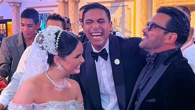 بالصور .. محمد رجب يحتفل بزفاف ابنة شقيقته