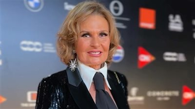 يسرا ببدلة سوداء في حفل الموسيقار هشام نزيه بمهرجان الجونة