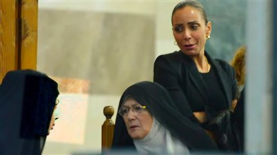 بالصور .. النجوم يؤدون واجب العزاء في حسن يوسف في مسجد عمر مكرم