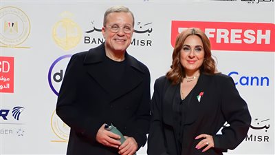 شريف منير يتصدر التريند بعد ظهوره مع طليقته لورا عماد في مهرجان القاهرة