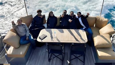  كريم عبدالعزيز ينشر صورة من فيلمه الأرض السوداء ويعلن عن موعد عرضه 