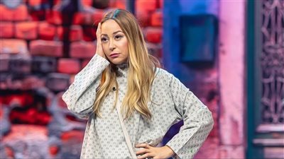 بالصور .. هكذا تظهر منة شلبي في أول تجربة مسرحية لها