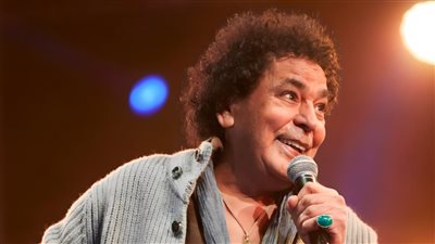 يضم 10 أغاني .. تفاصيل ألبوم محمد منير الجديد