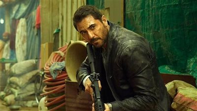 أحمد عز ضابط إنتربول يطارد عصابة دولية واسمه خالد العزازي في فيلم The seven Dogs 